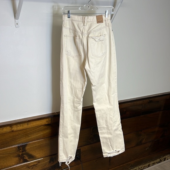 We The Free Curvy Cream Colored Distressed Jeans- 26 - Picture 2 of 8
